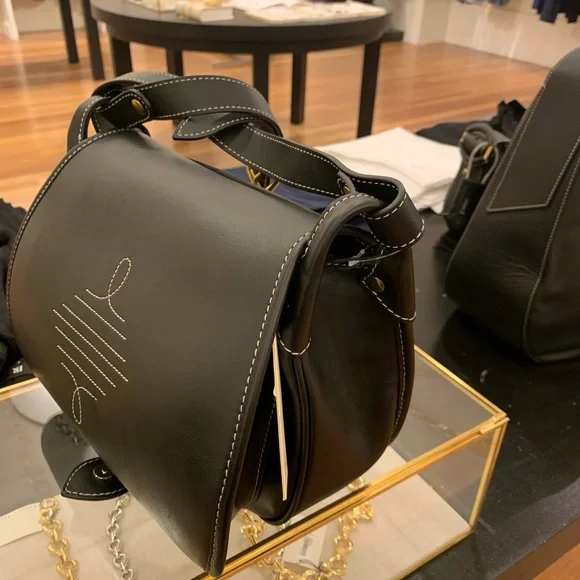 Banana Republic Black Leather Shoulder Bag with Embossed Design - Picture 6 of 7